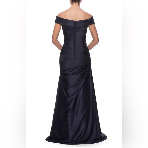 La Femme Navy Blue Off the Shoulder Ruched Satin Trumpet Gown Size 8 NWOT - Picture 2 of 10